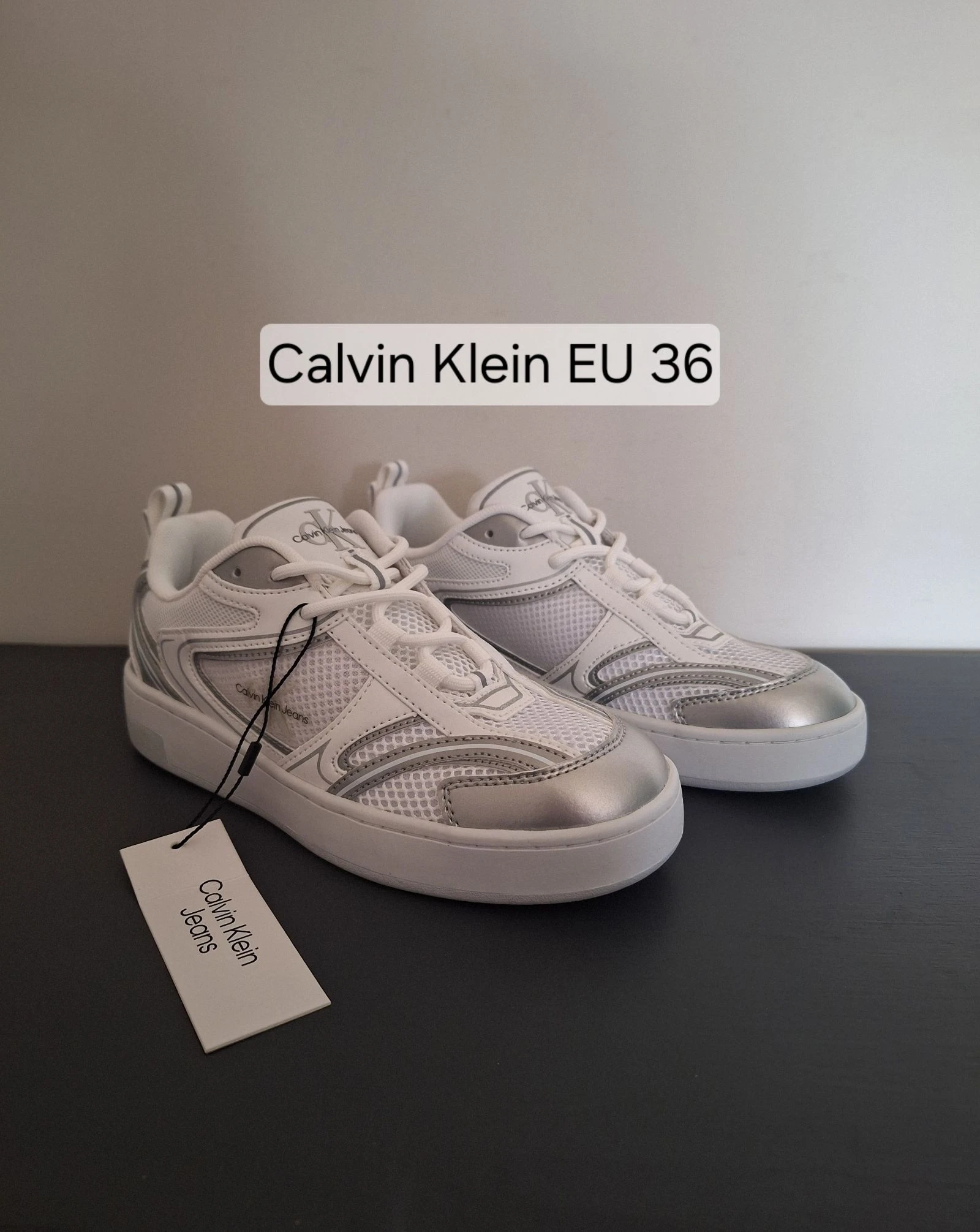 Nieuwe Calvin Klein wit met zilver uniseks sneakers 36